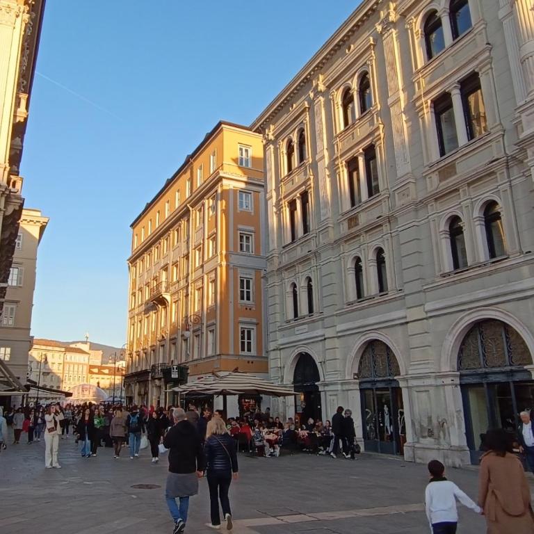 Vista mozzafiato su Piazza Unità Design vista unica comfort top e wifi veloce - Appartamento con 1 Camera da Letto - 20