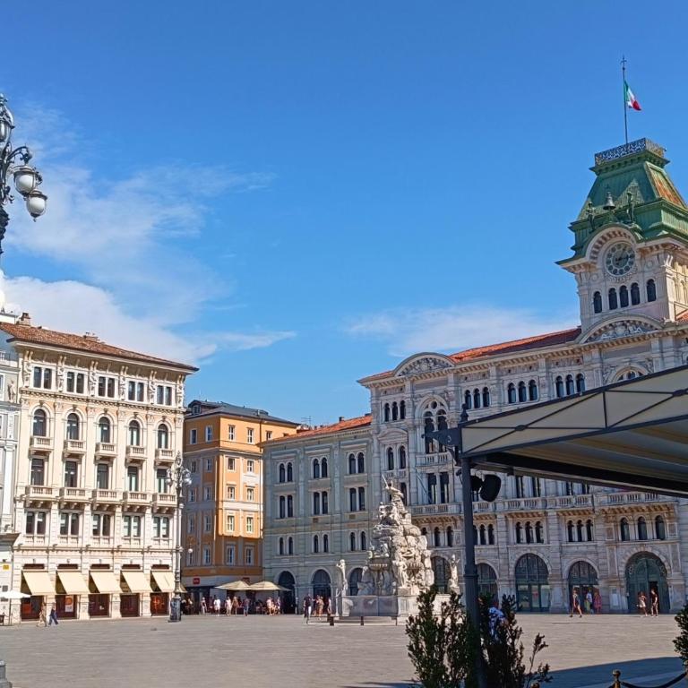 Vista mozzafiato su Piazza Unità Design vista unica comfort top e wifi veloce - Appartamento con 1 Camera da Letto - 3