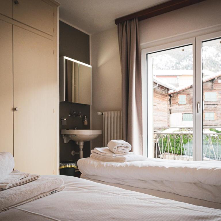 Hotel Restaurant Simplon - Standard Doppelzimmer mit Gemeinschaftsbad - 3
