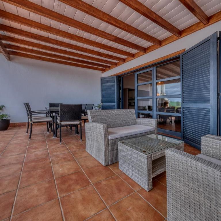 Villa Arena Blanca with Private Pool and BBQ By Lanzarote Vacation Homes - Five-Bedroom House - 6