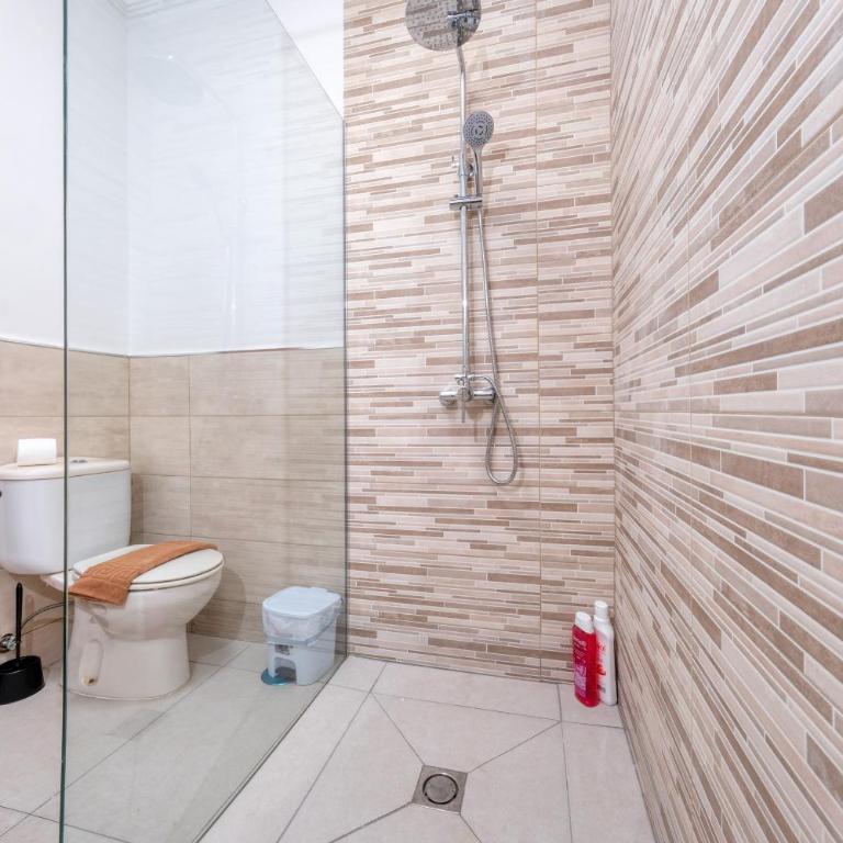 Villa Arena Blanca with Private Pool and BBQ By Lanzarote Vacation Homes - Five-Bedroom House - 19