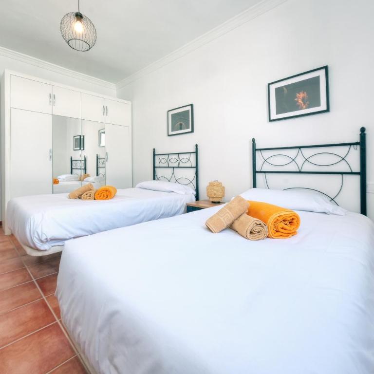 Villa Arena Blanca with Private Pool and BBQ By Lanzarote Vacation Homes - Five-Bedroom House - 14
