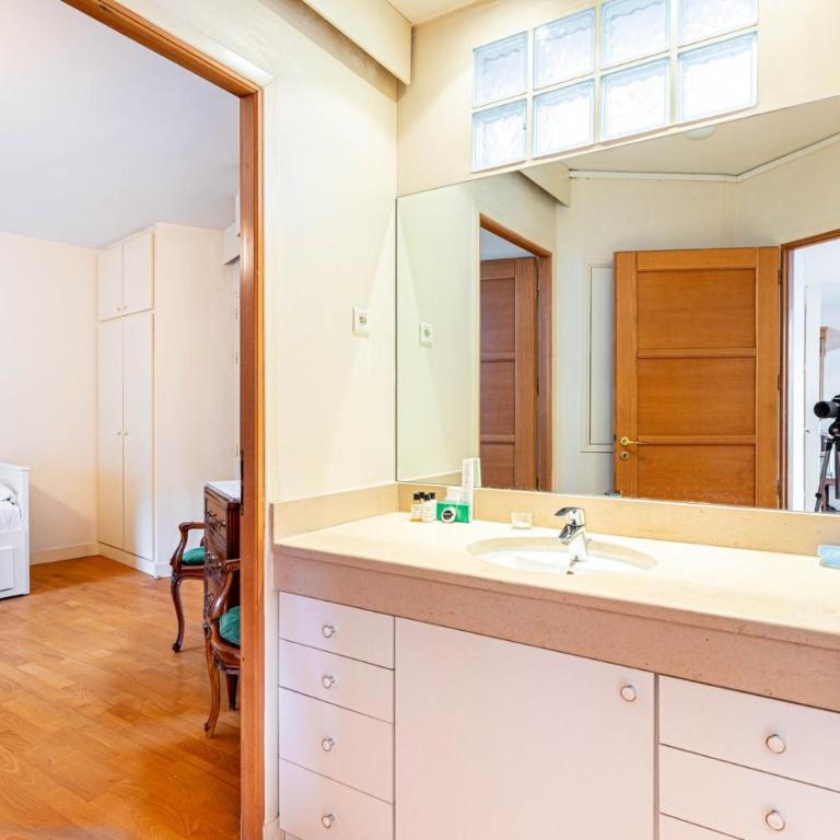 GuestReady - Spacious Comfort in the 8th - Apartment - 21