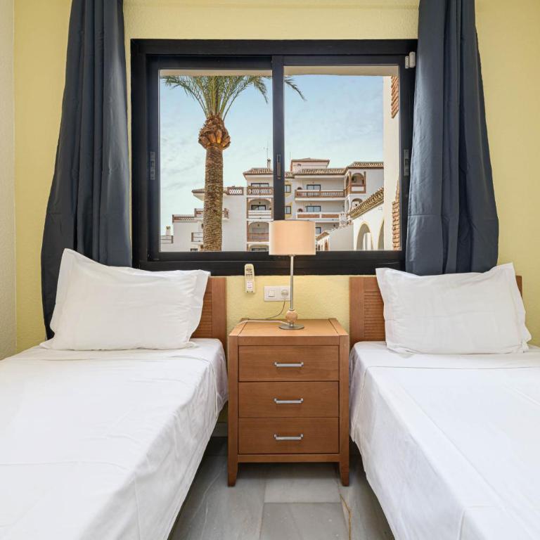 S07 Club Calahonda - Apartment - Apartamento de 2 dormitorios con balcón - 11