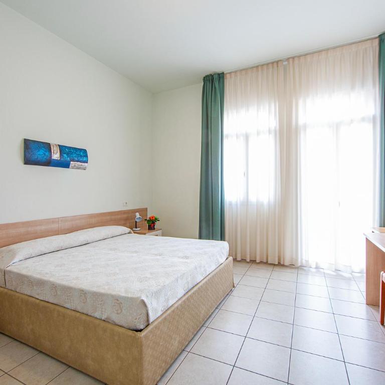 Hotel Ginevra - Camera Matrimoniale con Balcone - 5