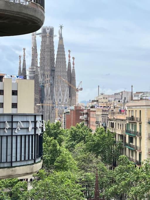 Sagrada Familia's View 3B1 5Bath - Three-Bedroom Apartment - 2
