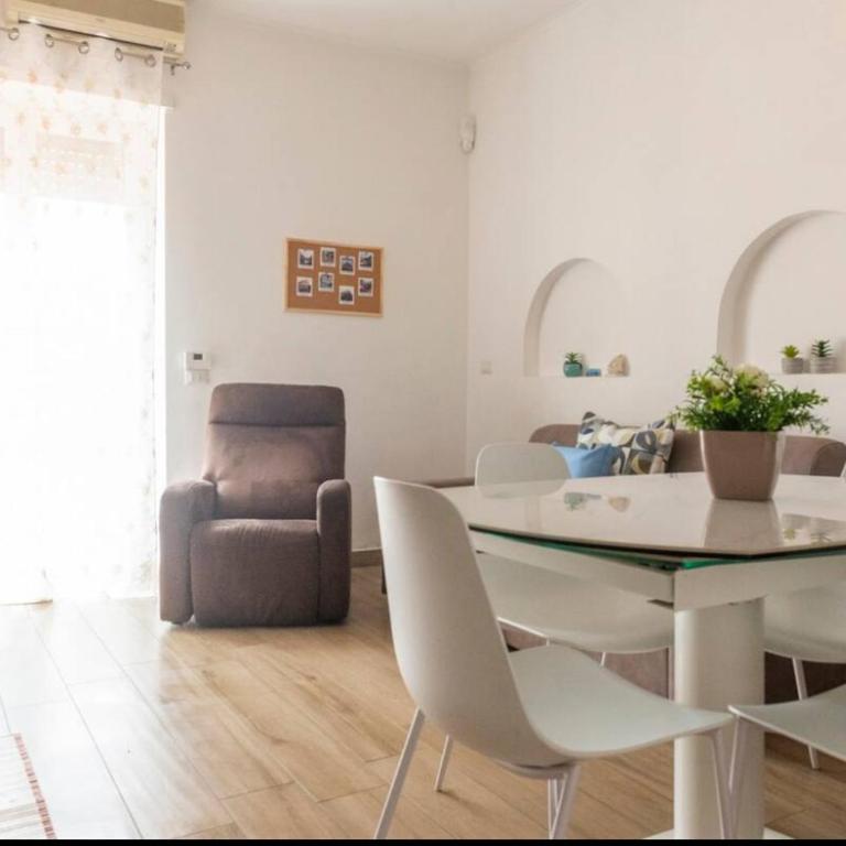 Large Garden - Two-Bedroom Apartment - 10