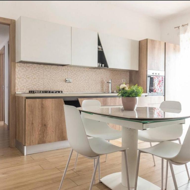 Large Garden - Two-Bedroom Apartment - 1