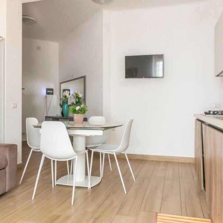 Large Garden - Two-Bedroom Apartment - 3