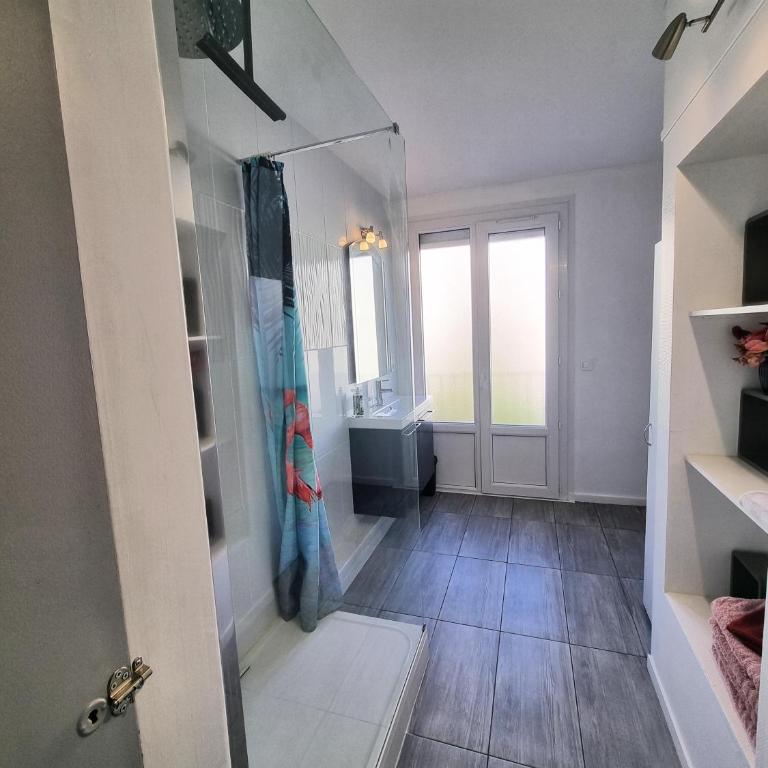 6 appartements et 4 adresses à mi-chemin entre le Vieux Port et l île de Ré - Appartement 2 Chambres avec Balcon - 8