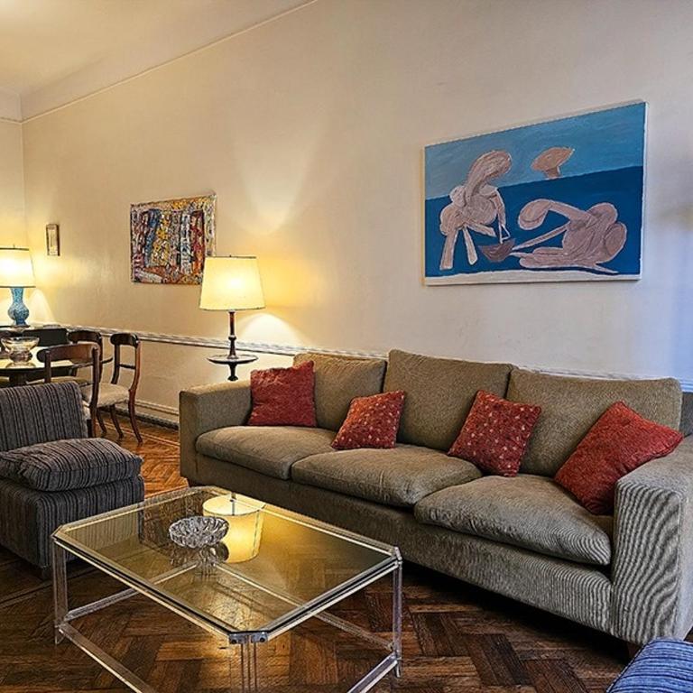 Comodo depto en Buenos Aires centro, cerca de importantes avenidas centros gastronomicos y plaza Houssey, - Apartamento de 3 dormitorios - 1