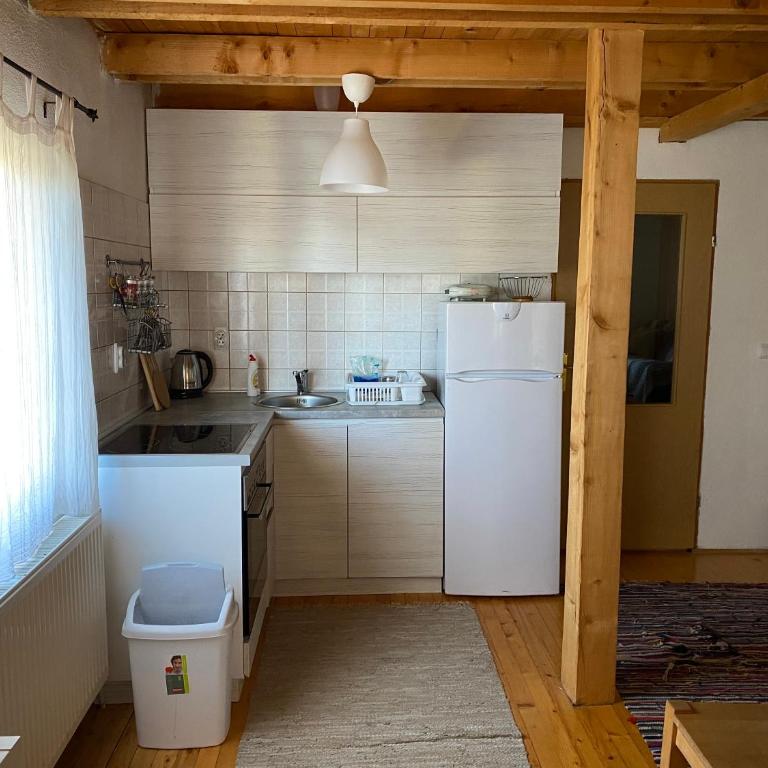 Kuća Mirković - Three-Bedroom Apartment - 5