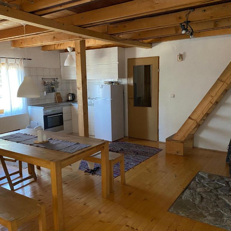 Kuća Mirković - Three-Bedroom Apartment - 13