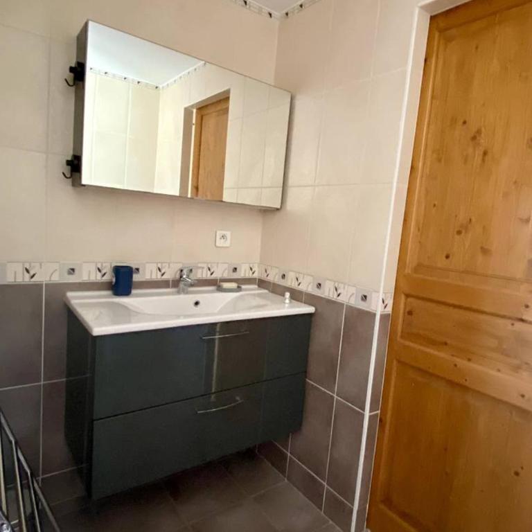 Cambo-les-Bains : T3 rénové, 4 pers, proche thermes, wifi - Appartement 2 Chambres - 17