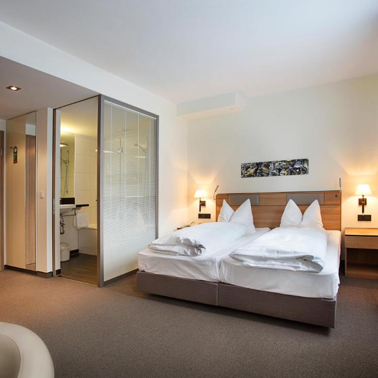 Hotel am Jakobsmarkt - Doppelzimmer mit Zustellbett - 4