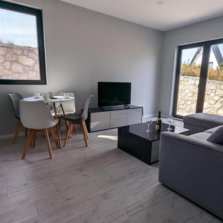 Mountain Valley - One-Bedroom Apartment - 11