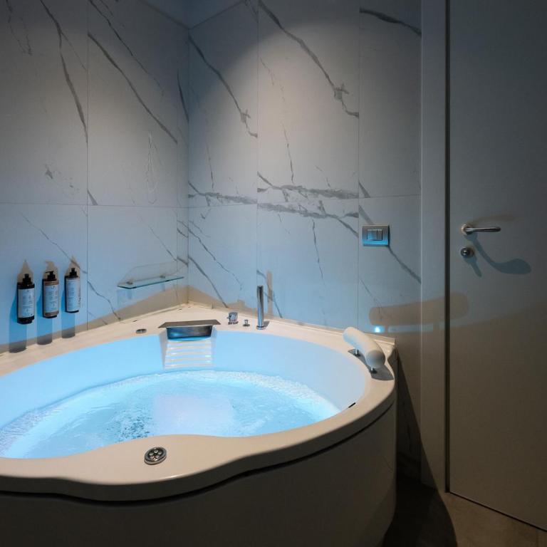 Hotel Caravita - Suite avec Baignoire Spa - 2