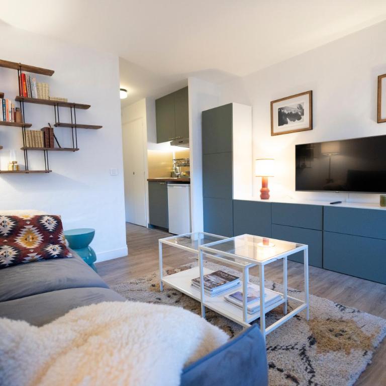 Studio rénové dans le centre piéton de Megève - Studio - Vue sur Montagne - 2