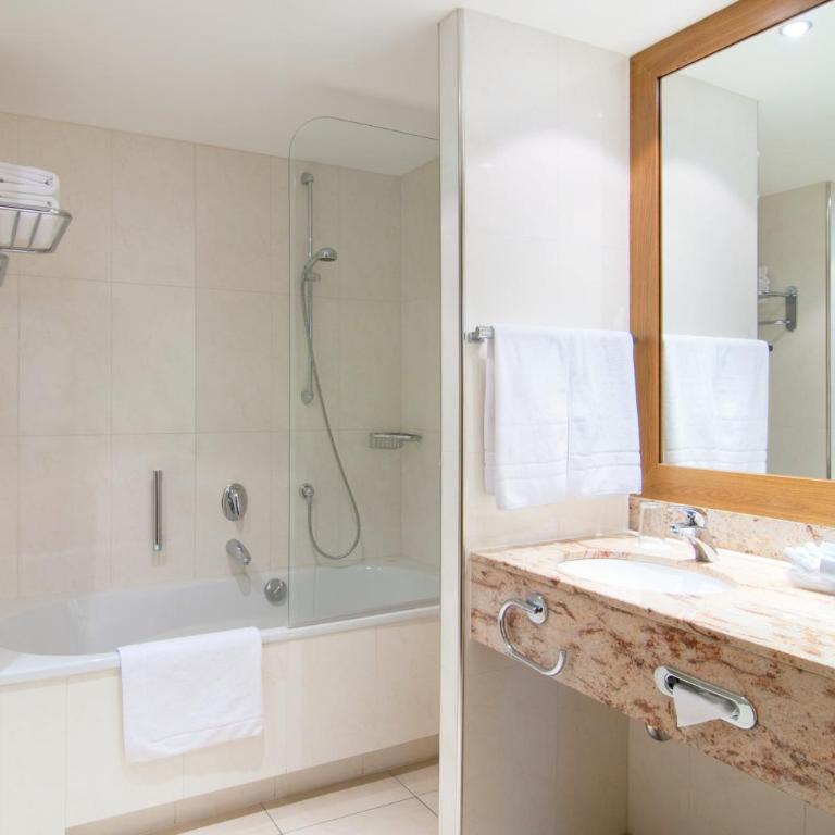 Holiday Inn Nürnberg City Centre by IHG - Premium Zimmer mit Queensize-Bett - 1