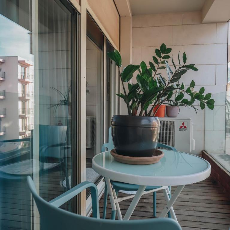 Status-M Apartments Nexsan1 - Studio Apartment with Balcony - 3