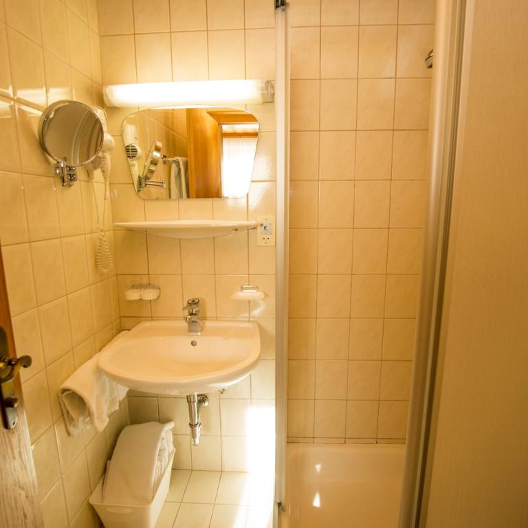 Landhaus Maurer - Economy Apartment mit 2 Schlafzimmern im Souterrain - 3