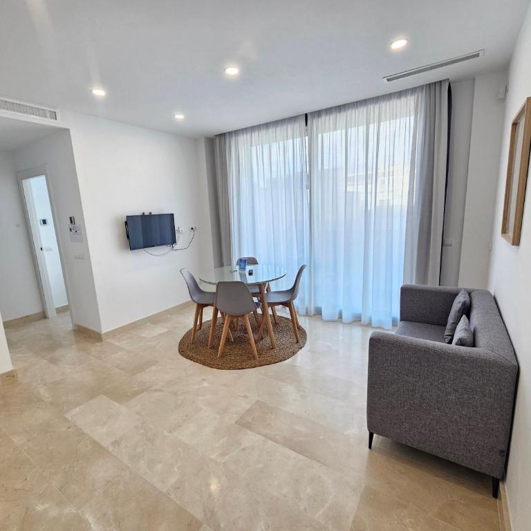 Apartamento 1ª Línea de playa Planta Vistas a Casco Histórico - Apartamento de 2 dormitorios con vistas a la ciudad - 1