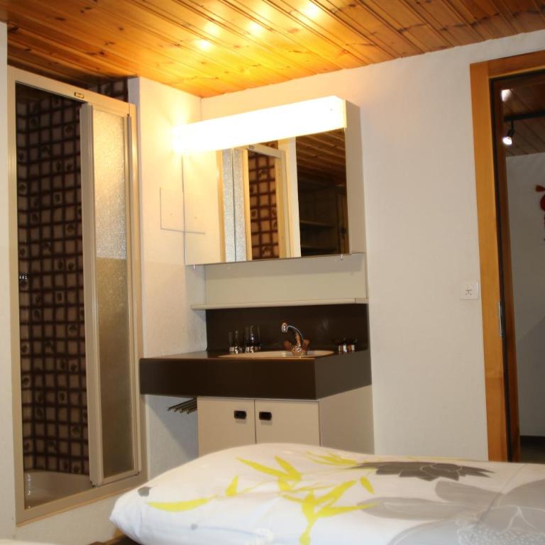 Haus Antrona Ferienwohnung mit 5 Schlafzimmern für Familien und Gruppen - Apartment - 24