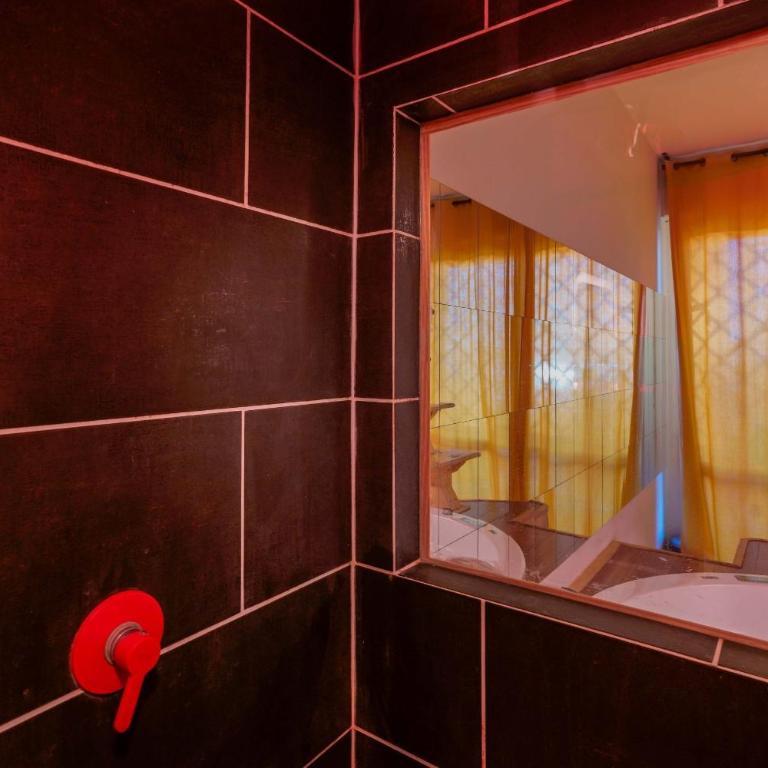 4Roomz - Suite Queen con Vasca Idromassaggio - 11