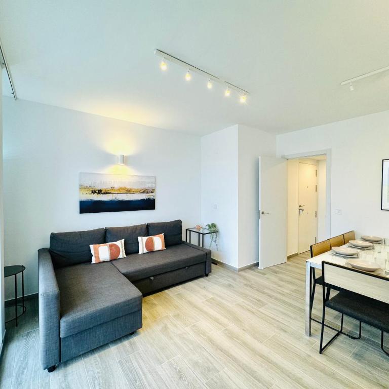 NUEVO, a 90 metros de la playa y con vistas al mar - Three-Bedroom Premium Apartment - 14
