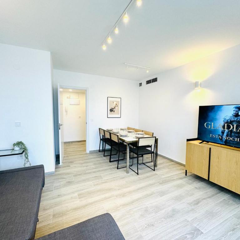 NUEVO, a 90 metros de la playa y con vistas al mar - Three-Bedroom Premium Apartment - 13