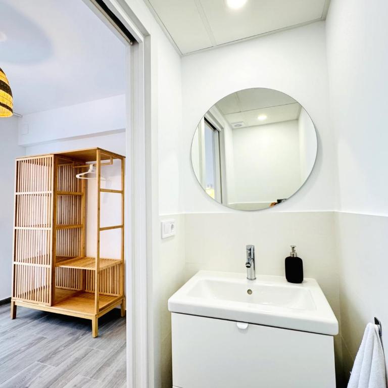 NUEVO, a 90 metros de la playa y con vistas al mar - Three-Bedroom Premium Apartment - 4