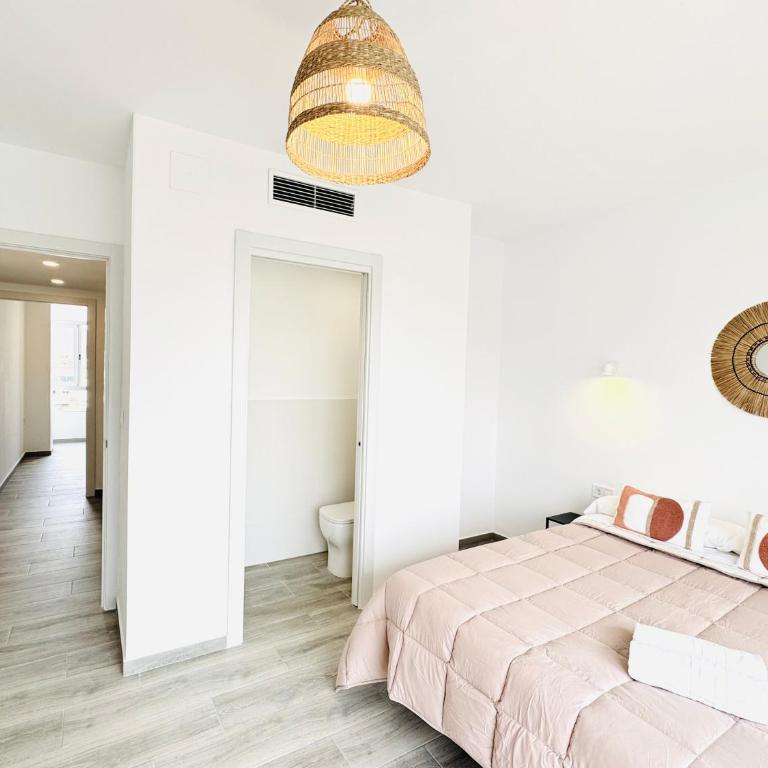 NUEVO, a 90 metros de la playa y con vistas al mar - Three-Bedroom Premium Apartment - 10