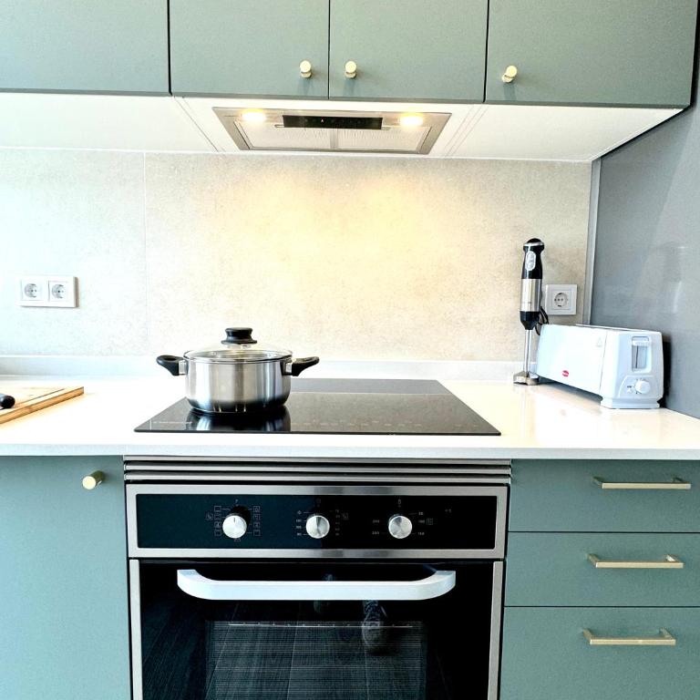 NUEVO, a 90 metros de la playa y con vistas al mar - Three-Bedroom Premium Apartment - 25