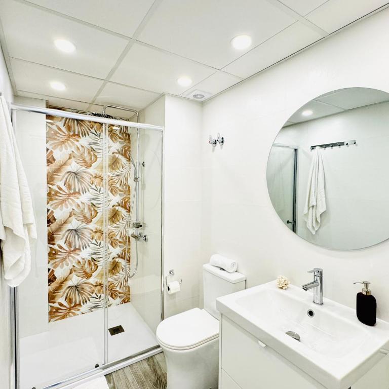 NUEVO, a 90 metros de la playa y con vistas al mar - Three-Bedroom Premium Apartment - 31