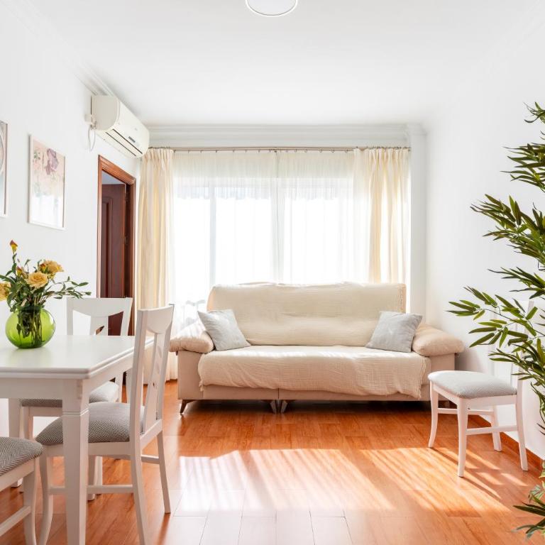 BN Luminoso apartamento para familias en excelente ubicación - Three-Bedroom Apartment - High Floor - 3
