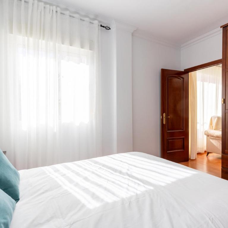BN Luminoso apartamento para familias en excelente ubicación - Three-Bedroom Apartment - High Floor - 10