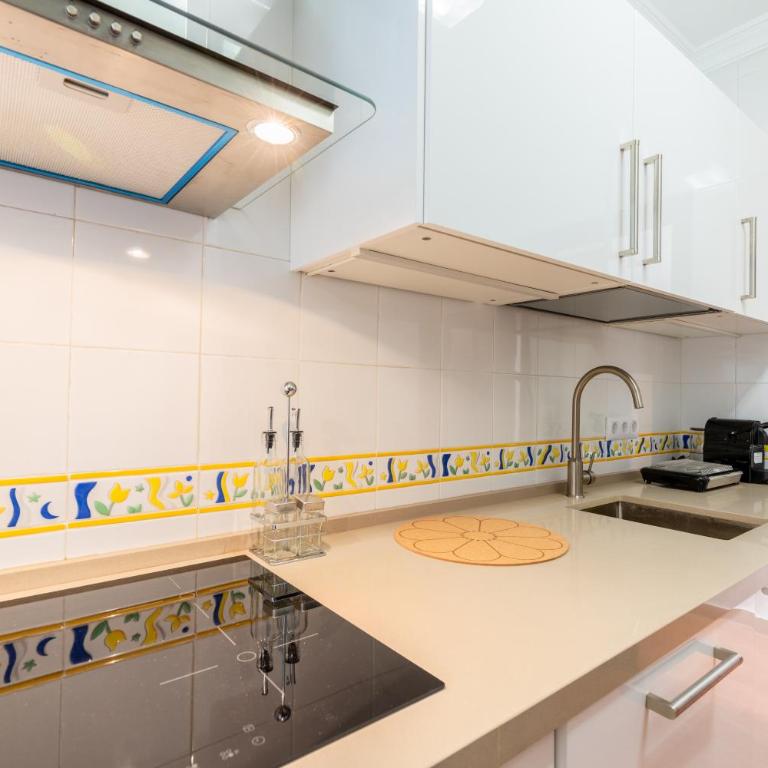 BN Luminoso apartamento para familias en excelente ubicación - Three-Bedroom Apartment - High Floor - 21