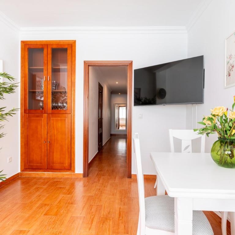 BN Luminoso apartamento para familias en excelente ubicación - Three-Bedroom Apartment - High Floor - 7