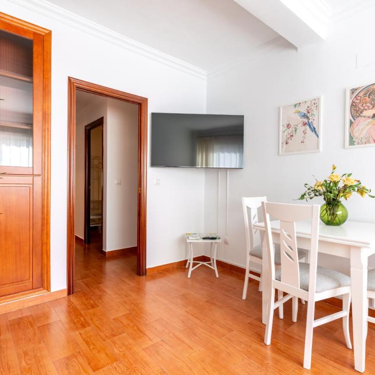 BN Luminoso apartamento para familias en excelente ubicación - Three-Bedroom Apartment - High Floor - 5