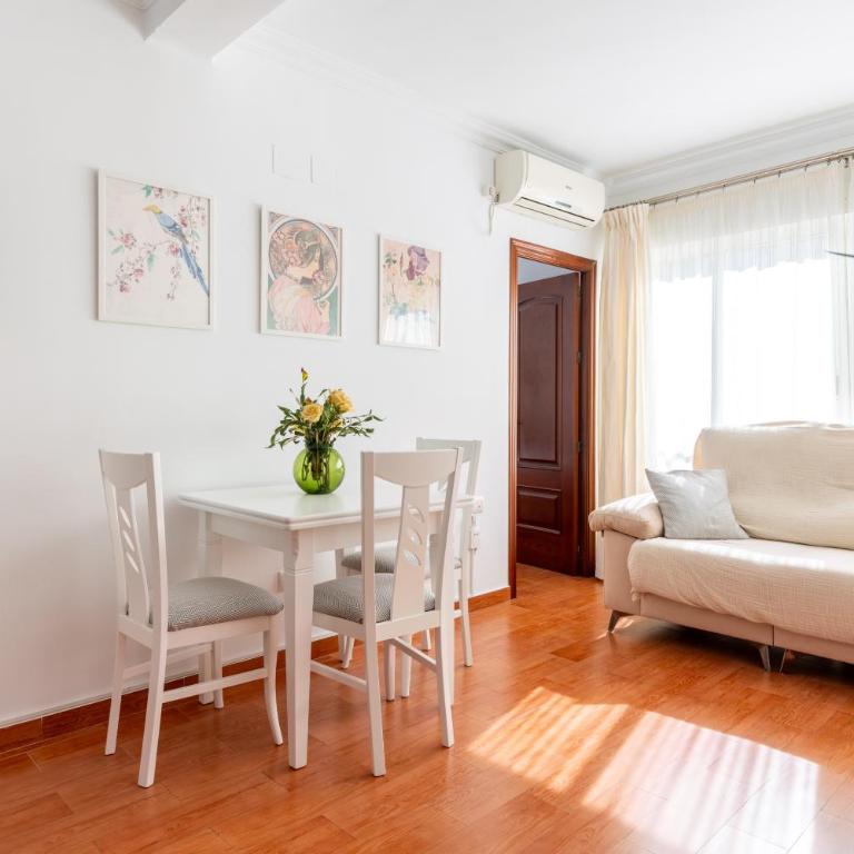 BN Luminoso apartamento para familias en excelente ubicación - Three-Bedroom Apartment - High Floor - 1