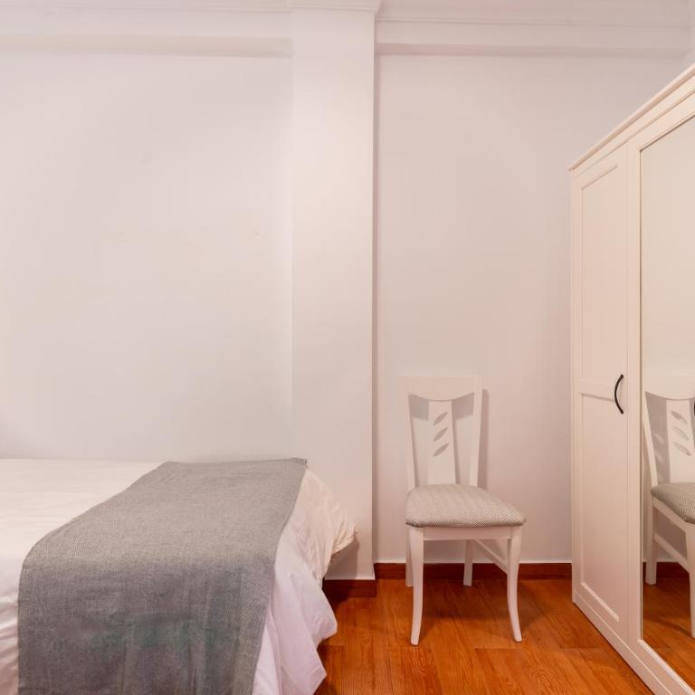 BN Luminoso apartamento para familias en excelente ubicación - Three-Bedroom Apartment - High Floor - 14