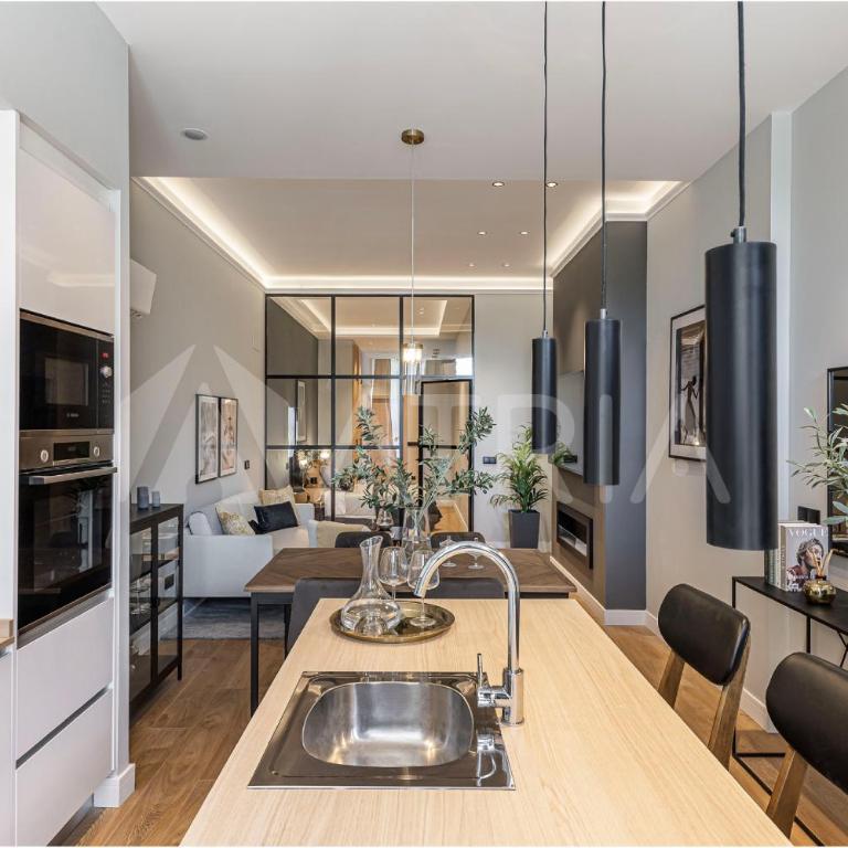 Flat 5 10m walk to Bernabeu Real Madrid stadium - Apartment - 1