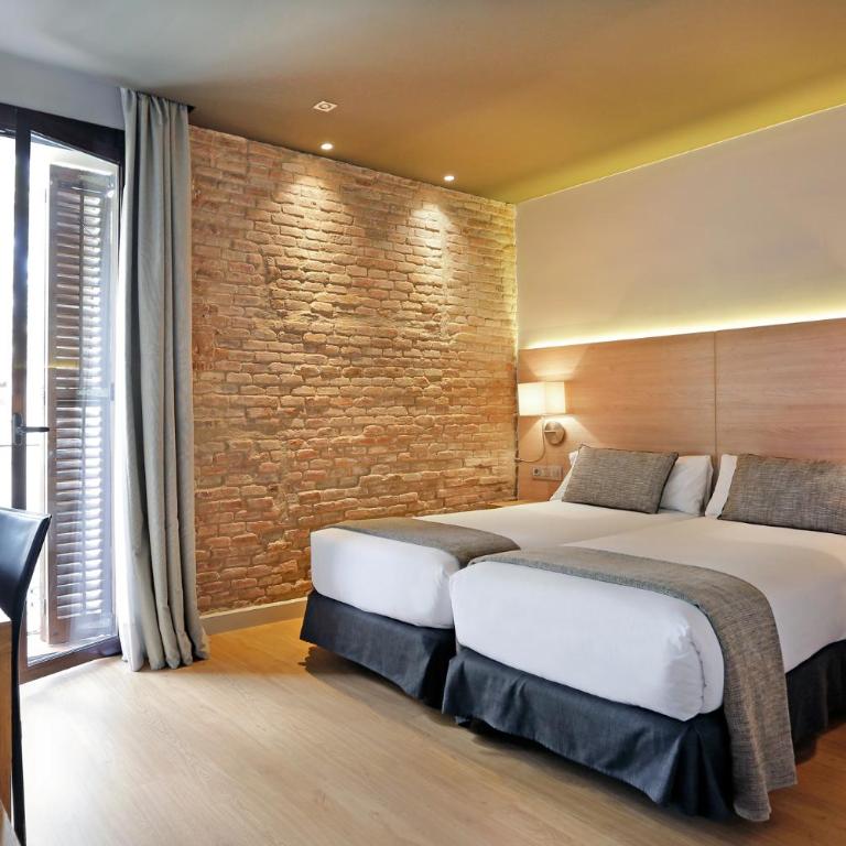 Arc La Rambla - Twin Room with Ramblas view - 5