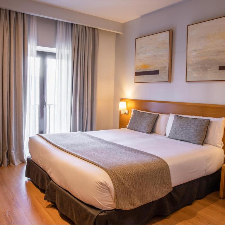 Arc La Rambla - Double Room with Ramblas view - 3