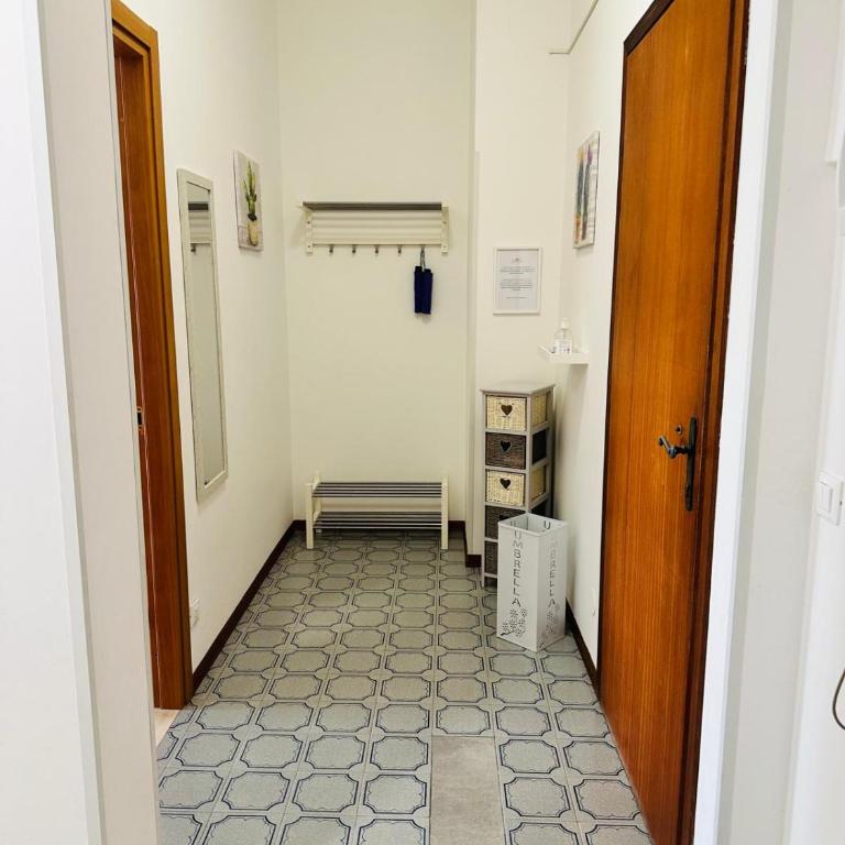 Appartamenti Giulia - Palazzo Milano - Appartamento con 2 Camere da Letto e Balcone - 2