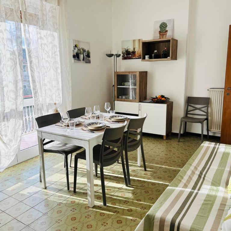 Appartamenti Giulia - Palazzo Milano - Appartamento con 2 Camere da Letto e Balcone - 8
