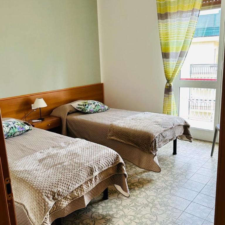 Appartamenti Giulia - Palazzo Milano - Appartamento con 2 Camere da Letto e Balcone - 11