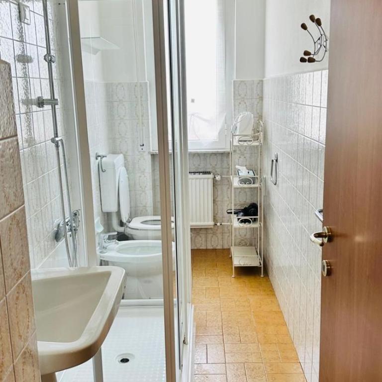 Appartamenti Giulia - Palazzo Milano - Appartamento con 2 Camere da Letto e Balcone - 12