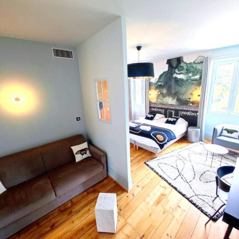 Domaine Clairfontaine Noyarey - Suites Junior - Chambre Double ou Lits Jumeaux - Vue sur Jardin - 2