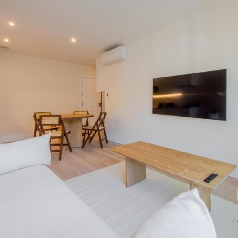 Tu alojamiento para 6 en Malasaña ven a San Bernardo 20 - Two-Bedroom Apartment - 28